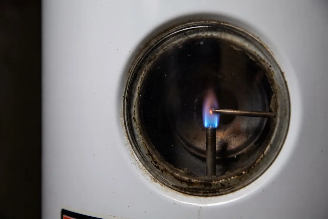 A steady blue pilot flame seen through the sight glass